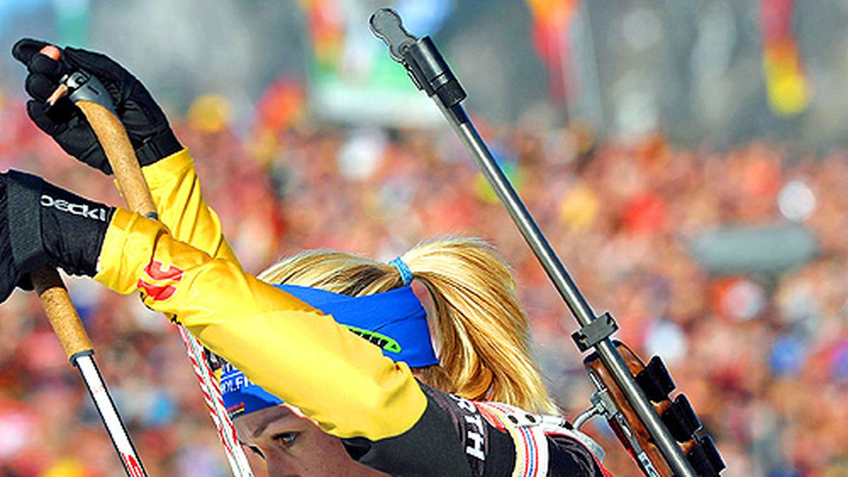 In Ruhpolding wird die 25-Jährige in jedem Wettbewerb wie erwartet von einer Schwarz-Rot-Goldenen Euphorie-Welle getragen. Ein enormer Energie-Schub, der Neuner ebenso sehr unter Druck setzt, wie er sie unterstützt?