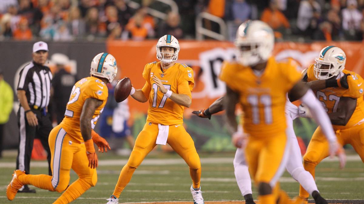 Verloren, aber wenigstens richtig gestrahlt: Die Miami Dolphins um Ryan Tannehill sind gegen Cincinnati nicht zu übersehen