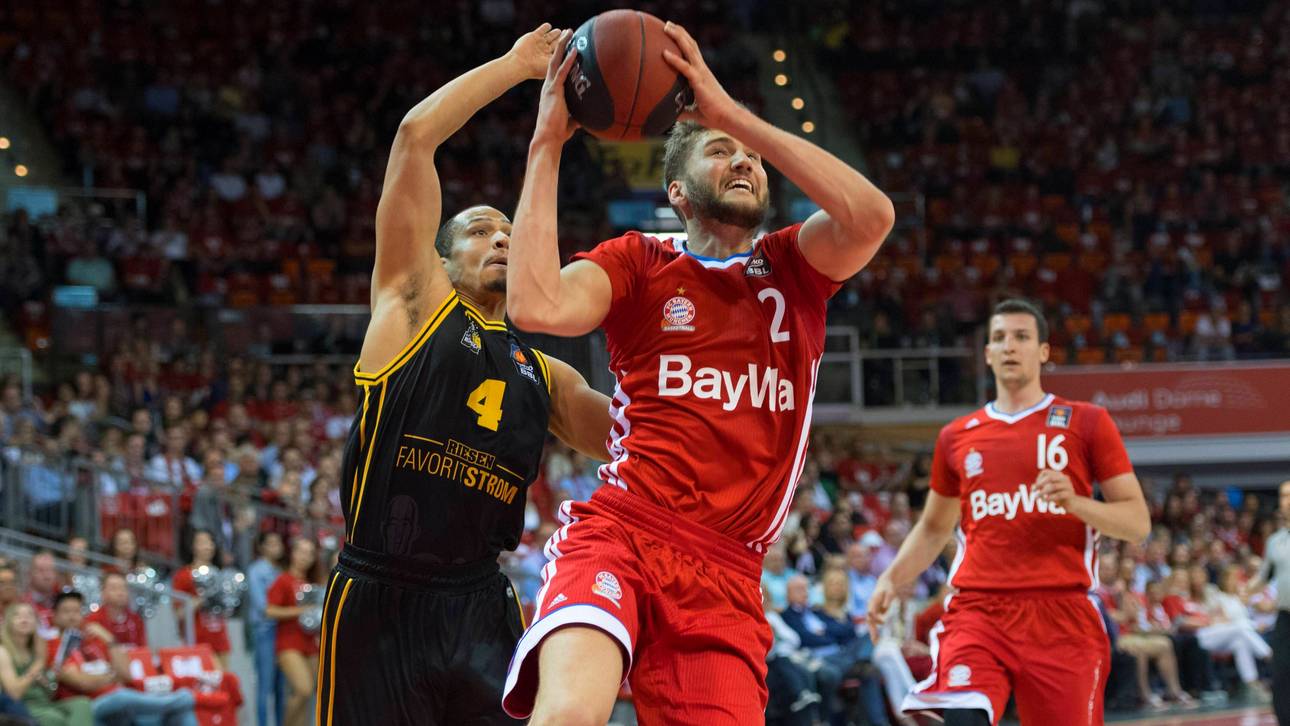 Bayern mit Gala vor Hoeneß‘ Augen