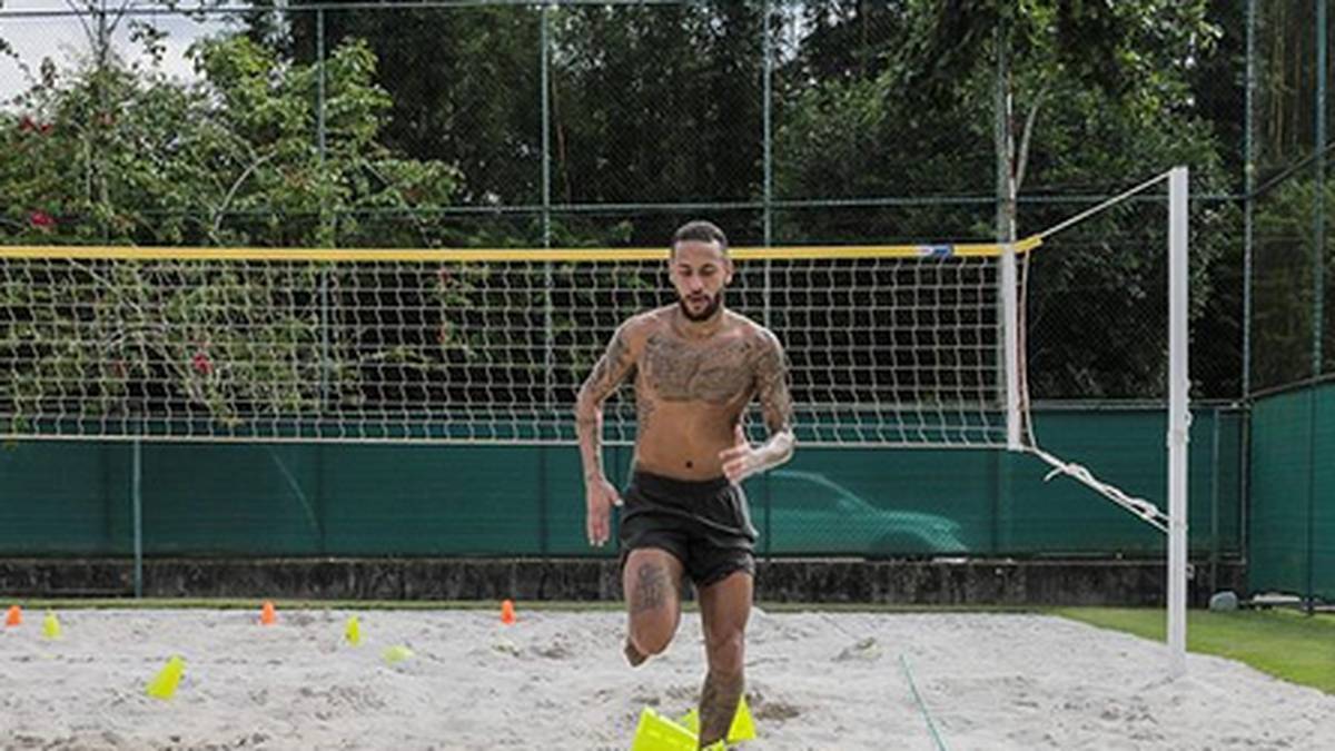 Die Coronakrise bremst auch die Sportler auch - doch wie nutzen die ihre unverhoffte Freizeit? Superstar Neymar jedenfalls hält sich während der Zwangspause in der brasilianischen Heimat auf dem eigenen Beachvolleyballplatz fit. SPORT1 zeigt, was die Stars während der Corona-Pause machen