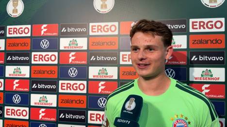 Jonas Urbig äußert sich nach dem Weiterkommen im DFB Pokal zum DFB-Rücktritt von Antonio Rüdiger und seinem Gespräch mit Bundestrainer Jürgen Klopp.