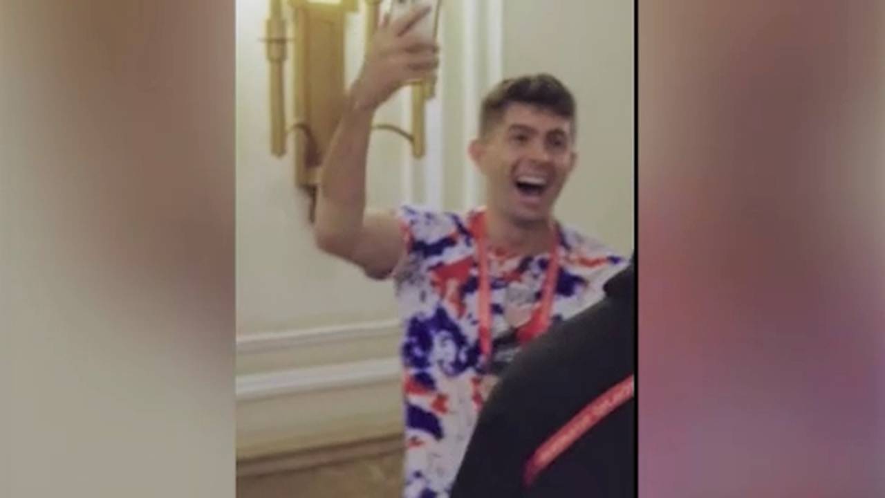 WM 2022: Christian Pulisic feiert mit seinen US-Mitspielern Party im Teamhotel