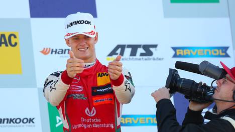 Mick Schumacher fährt nach seinem Formel-3-Titel künftig in der Formel 2 um den Sieg