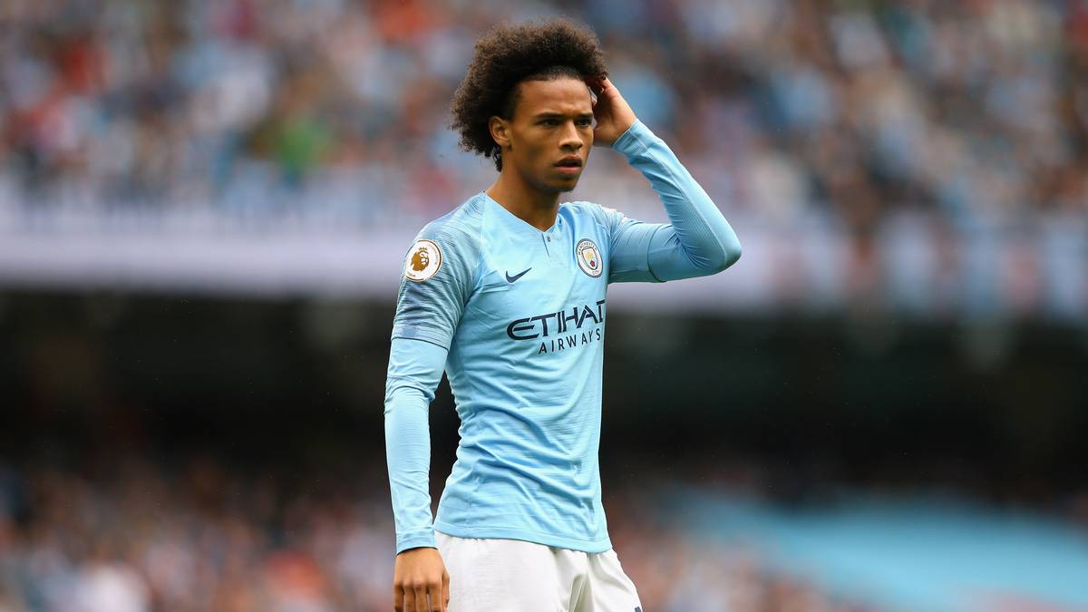 "Deutsch, jung, vielseitig einsetzbar und schnell" - das alles trifft auch auf Premier-League-Shootingstar Leroy Sane zu. Im Gegensatz zu Draxler ist der 22-Jährige bei seinem Klub allerdings gesetzt, Manchester-City-Coach Pep Guardiola ist ein leidenschaftlicher Sane-Fan