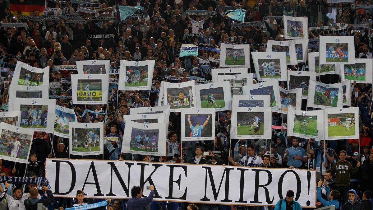 Damit endet die große Karriere des Miroslav Klose. Die Lazio-Fans verneigen sich vor der Stürmer-Legende
