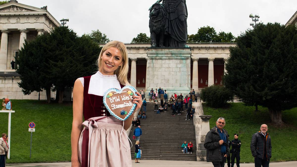 Lena Gercke, Exfreundin von Fußball-Weltmeister Sami Khedira, macht auch im Dirndl eine gute Figur