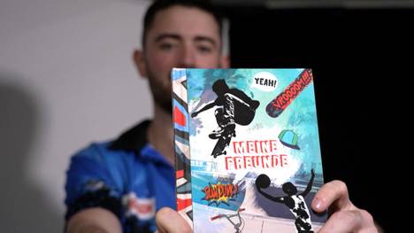 Was er liebt, was er ultra-eklig findet - das musste Luke Humphries im SPORT1-Freundschaftsbuch aufschreiben.