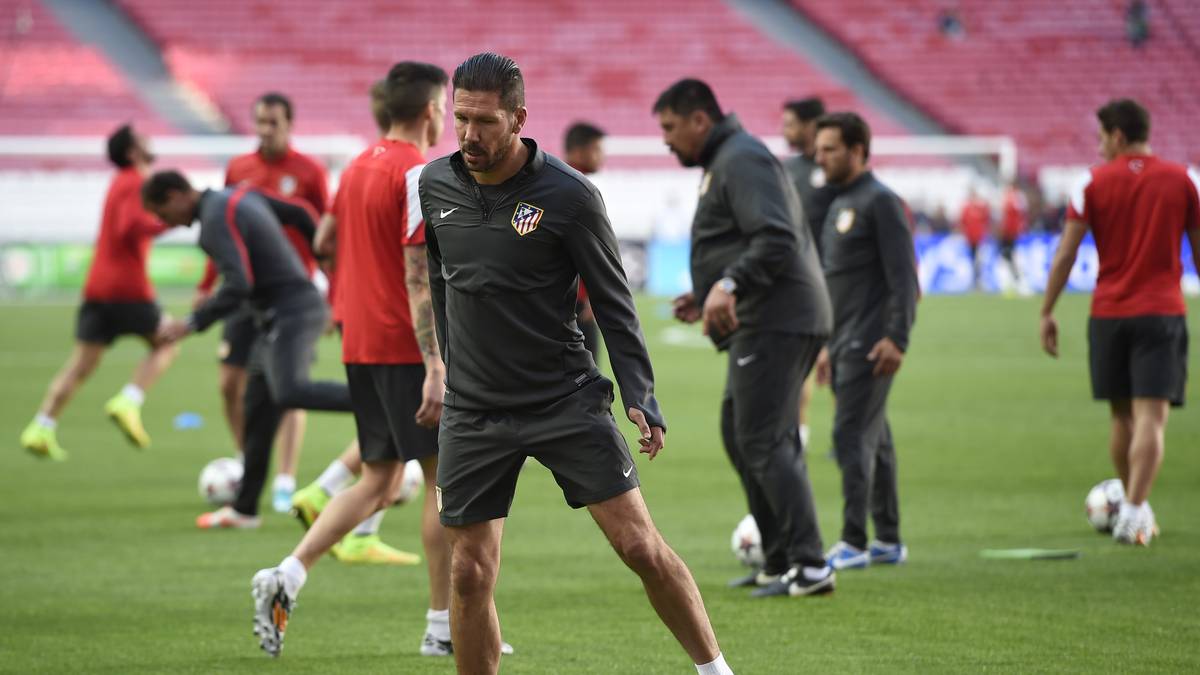 Im Laufe der Jahre wird Simeone durch die taktische Disziplin und die bärenstarken Defensivleistungen seiner Mannschaft als Trainer weltberühmt. Sie sind Atleticos Schlüssel zum Erfolg