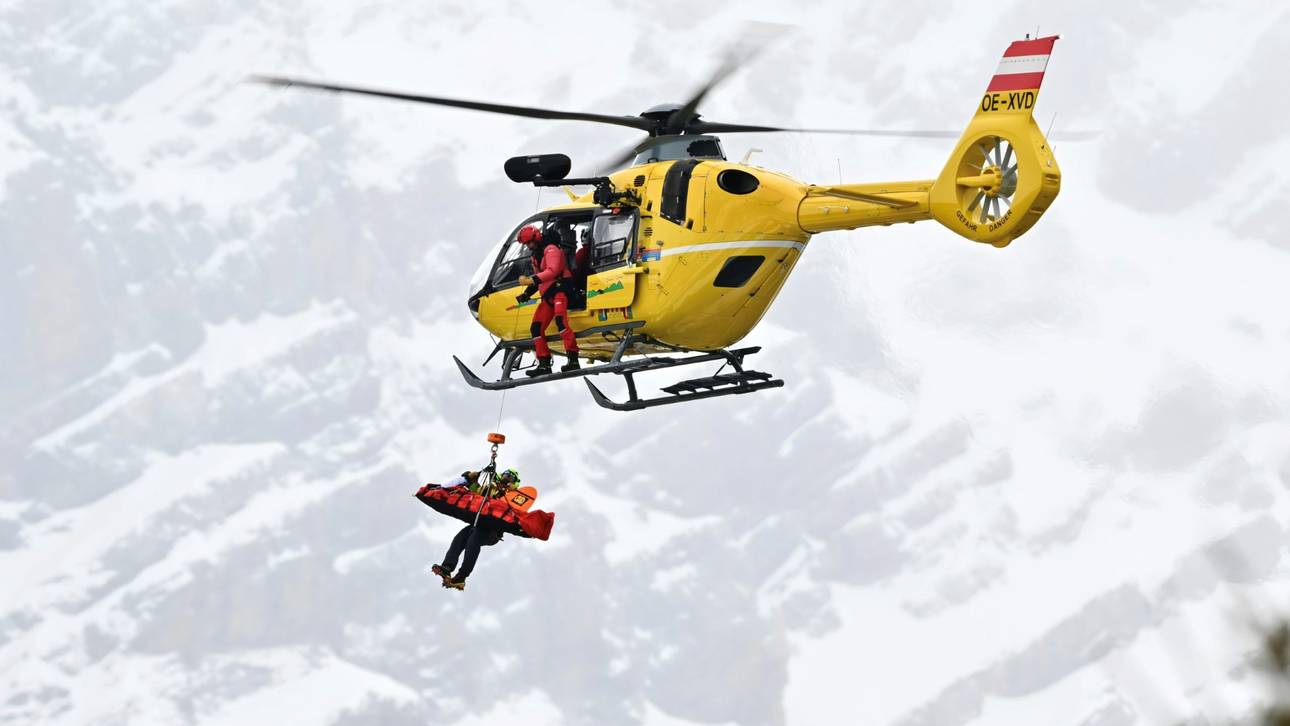 Fredrik Möller beim Abtransport von der "Stelvio"