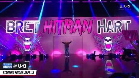 Bei der Show Monday Night RAW in seiner Heimat Calgary betritt Legende Bret Hart erstmals seit Jahren wieder einen WWE-Ring - und wird begeistert empfangen.