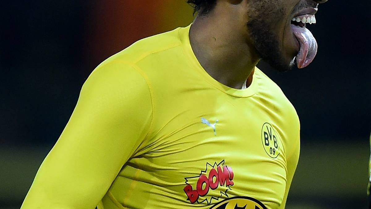 Als es dann auch noch mit einem Tor im Spiel klappte, konnte er den Fans sein vorbereitetes Jubelshirt zeigen. Die Gelbe Karte nahm er dafür gerne in Kauf