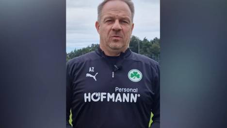 Mit heftiger Kritik an seinem Torwart hatte Fürths Trainer Alexander Zorniger für Aufsehen gesorgt. Inzwischen hat sich der 56-Jährige per Videobotschaft zu Wort gemeldet.