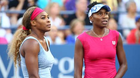 Serena (l.) und Venus Williams führen die USA in die Relegation