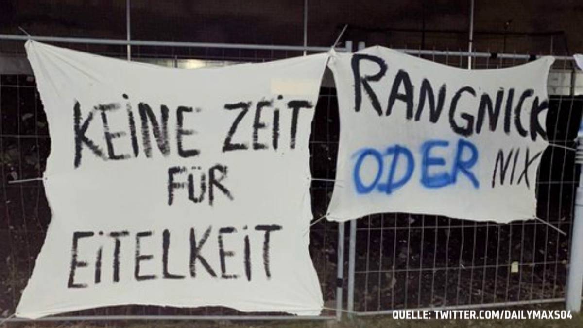 Einige Anhänger der Schalker machen offensiv Stimmung für eine Rückkehr von Ex-Coach Ralf Rangnick.