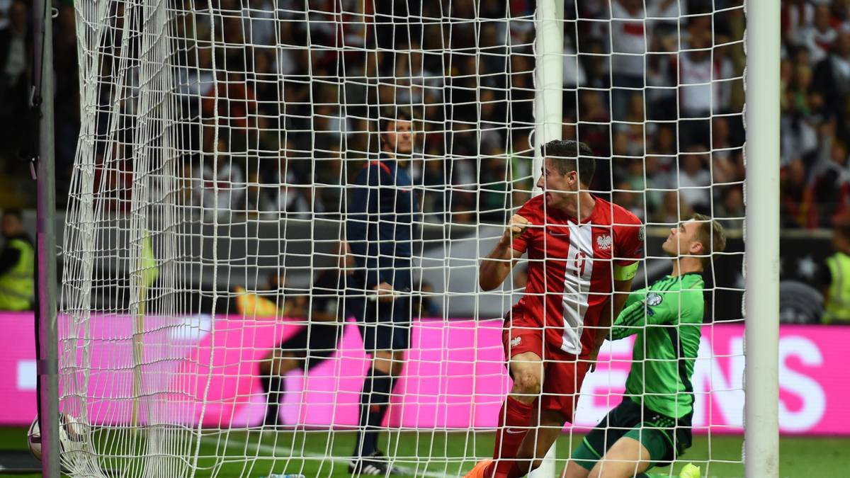 Dabei müsste er seinen früheren Dortmunder Kollegen eigentlich gut kennen. Lewandowski kennt keine Freunde, wenn er Ball und Tor vor sich hat. Nicht einmal Neuer