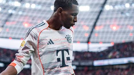 Nicolas Jackson kassiert schon die dritte Rote Karte innerhalb von zehn Monaten. Der Kane-Backup steht sich in der entscheidenden Saisonphase selbst im Weg und besiegelt damit womöglich sein Aus beim FC Bayern.