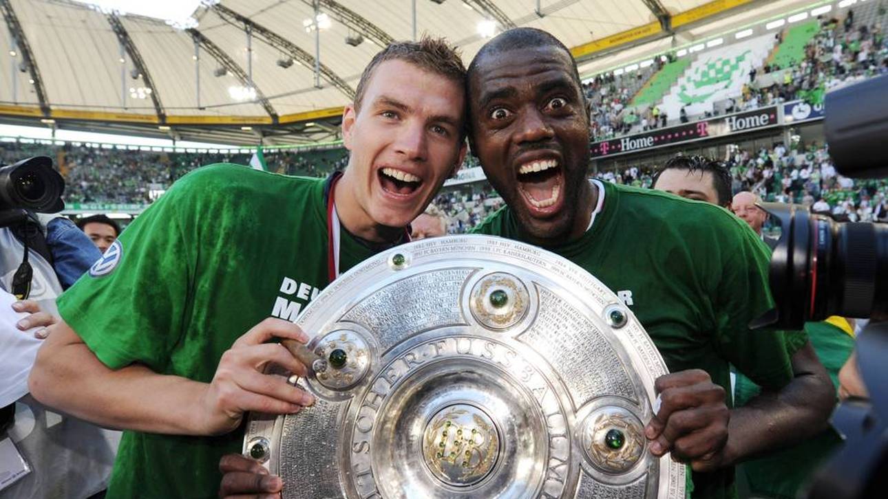Edin Dzeko und Grafite feiern die Meisterschaft des VfL Wolfsburg 