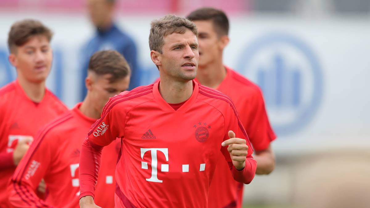 Bekannte Gesichter waren aber natürlich auch schon mit von der Partie: Thomas Müller zeigte auf dem Trainingsplatz schon wieder vollen Einsatz