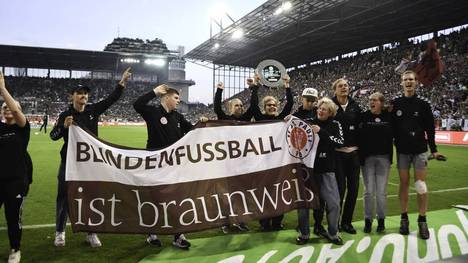 Der Meister wird am Millerntor beim Bundesliga-Spiel gegen Leipzig gefeiert