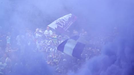 Fans des VfL Osnabrück hatten im Spiel gegen den KSC Pyrotechnik gezündet