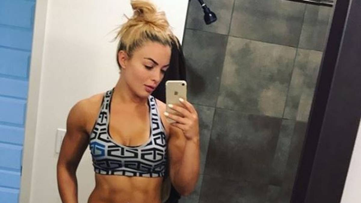 Amanda Saccomanno - wie die 1991 geborene Rose - tatsächlich heißt, steht nicht erst seit ihrer WWE-Karriere in der Öffentlichkeit. Sie nahm an Fitness- und Bodybuilding-Wettbewerben teil und verdingte sich als Model