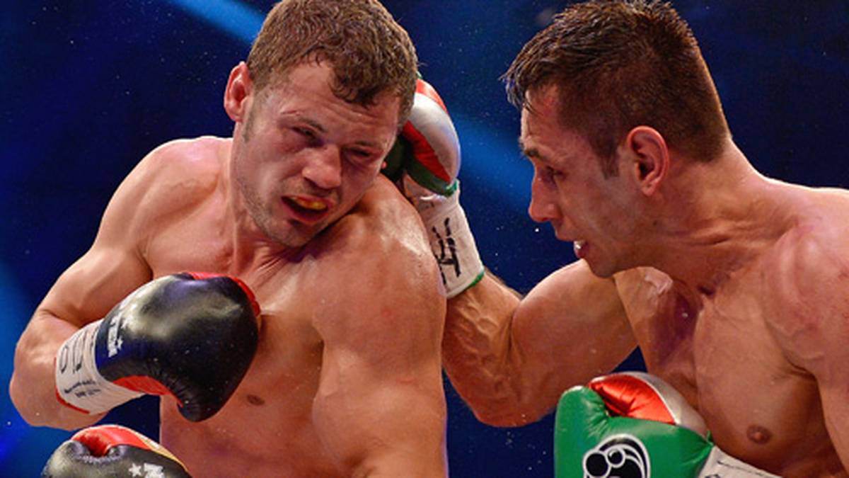 Mitten im Schlaghagel schaut mancher Kontakt aber auch zärtlich aus - wie dieses Handauflegen Sturms