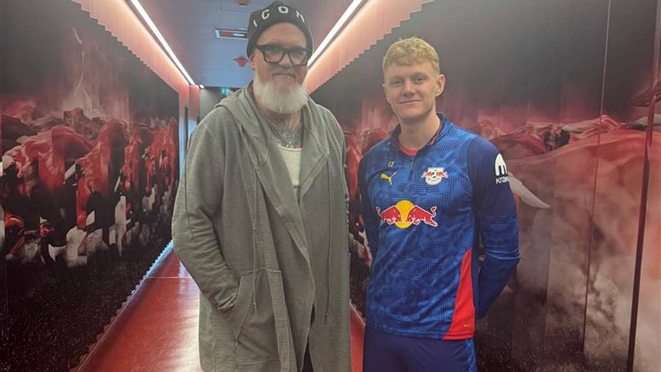 RB Leipzigs Nicolas Seiwald mit SPORT1-Reporter Reinhard Franke