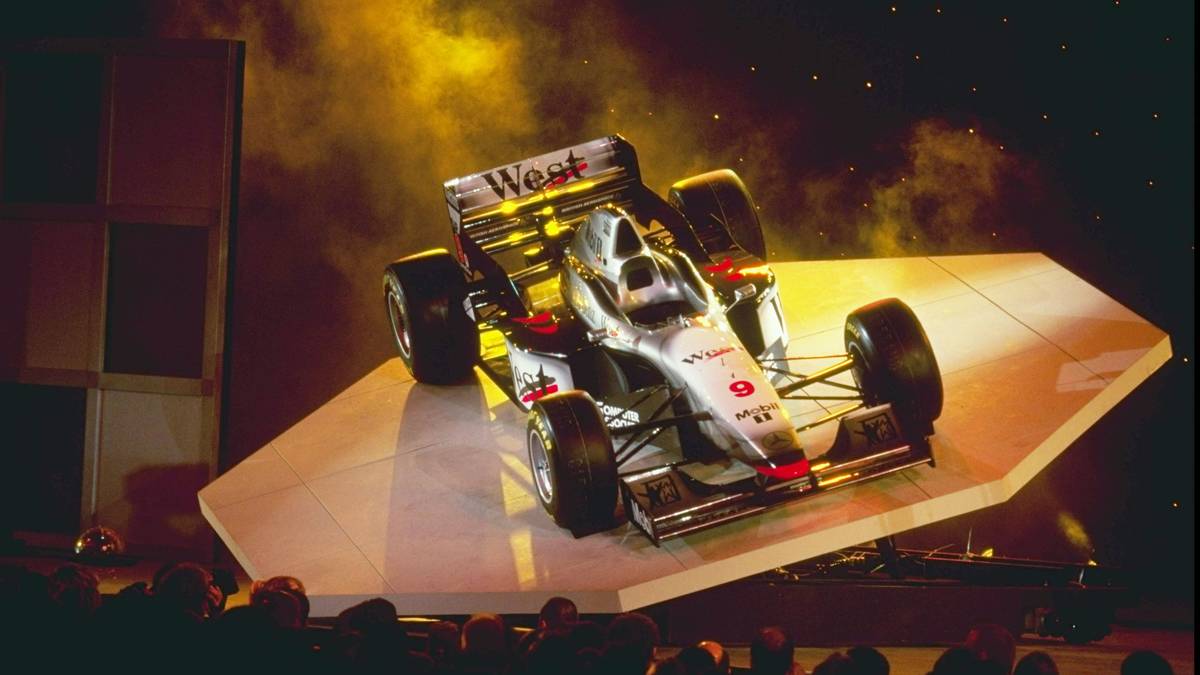 Im Alexandra Palace zu London lässt es McLaren Mercedes 1997 krachen...