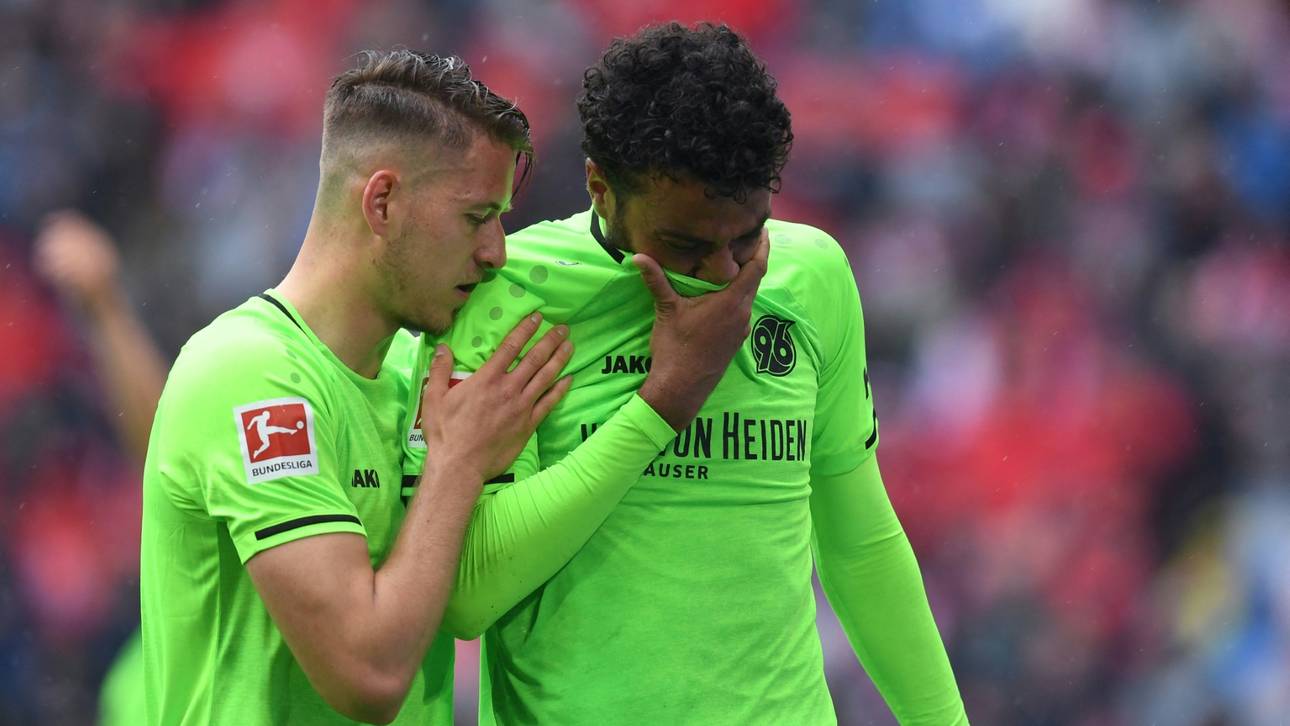 Pyro in Hannover: Niedersachsen-Derby mehrmals unterbrochen