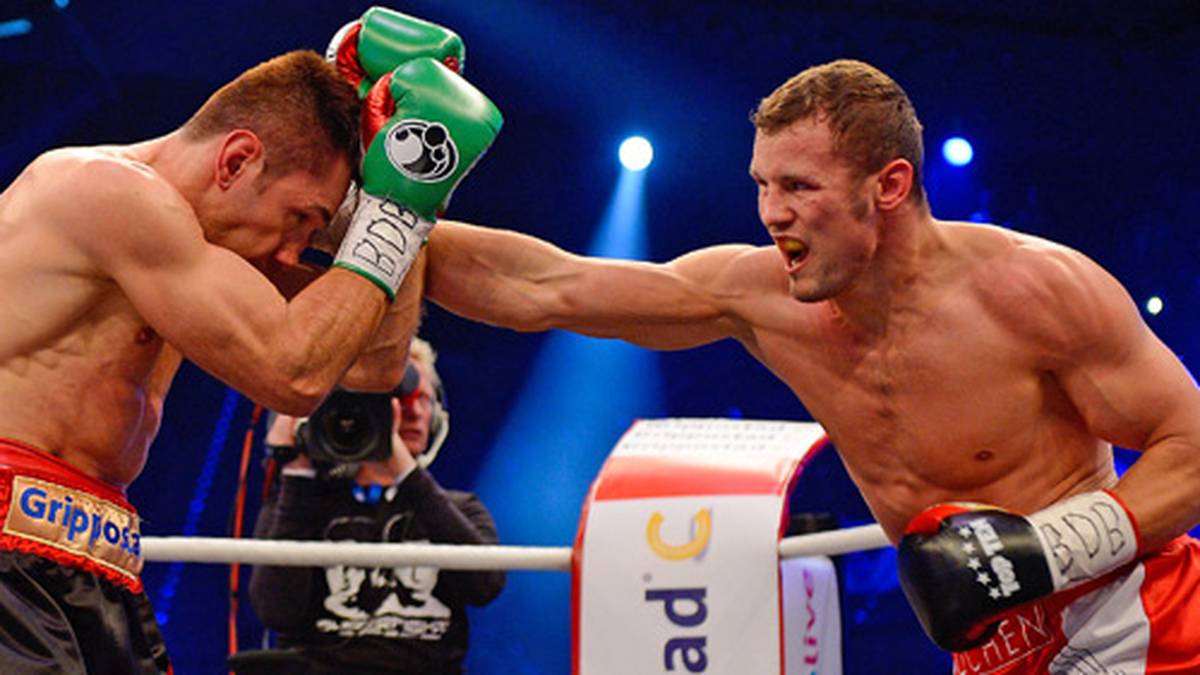 Nach und nach kommt Stieglitz mit einigen Vorstößen durch, hier mit einer krachenden Gerade