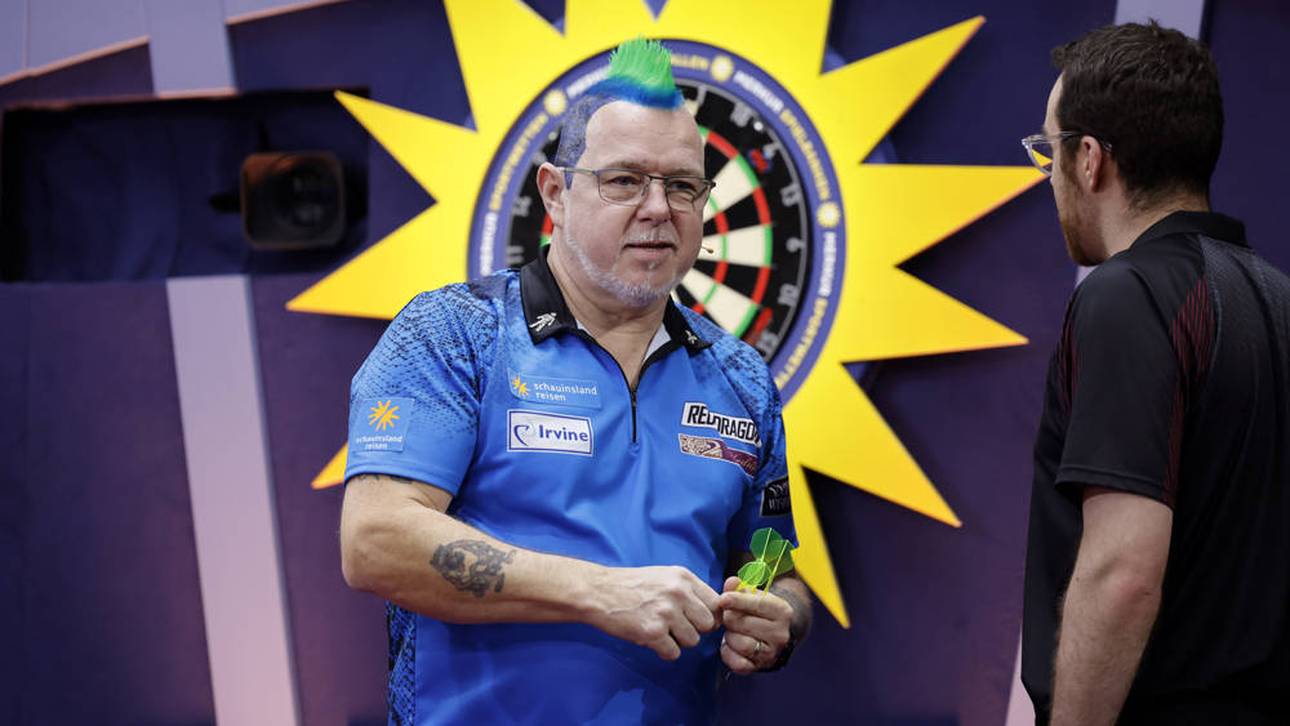 Wright gibt Trophäen und Darts ab