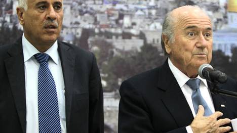 Jibril Al Rajoub (l.) forderte von FIFA-Präsident Sepp Blatter Sanktionen gegen Israel