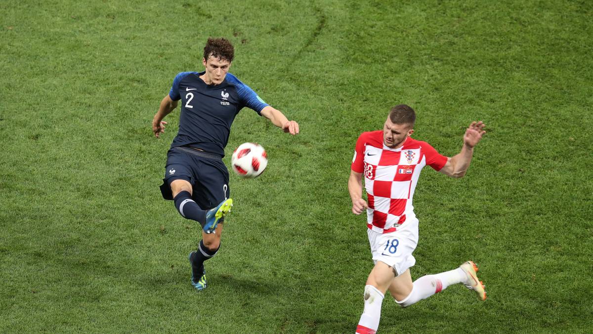 BENJAMIN PAVARD: Anfangs war ihm eine gewisse Nervosität anzumerken. Er verlor einen Ball gegen Perisic (3. Min) und wurde von Rakitic getunnelt (8. Min). Kam bei Perisics Tor in der 28. Minute zu spät. Fand danach aber besser ins Spiel, bekam Perisic aber nicht wirklich in den Griff. SPORT1-Note: 4