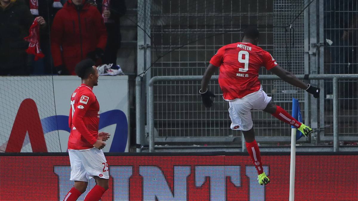 Jean-Philippe Mateta bejubelt seine Tore für Mainz 05 am liebsten an der Eckfahne