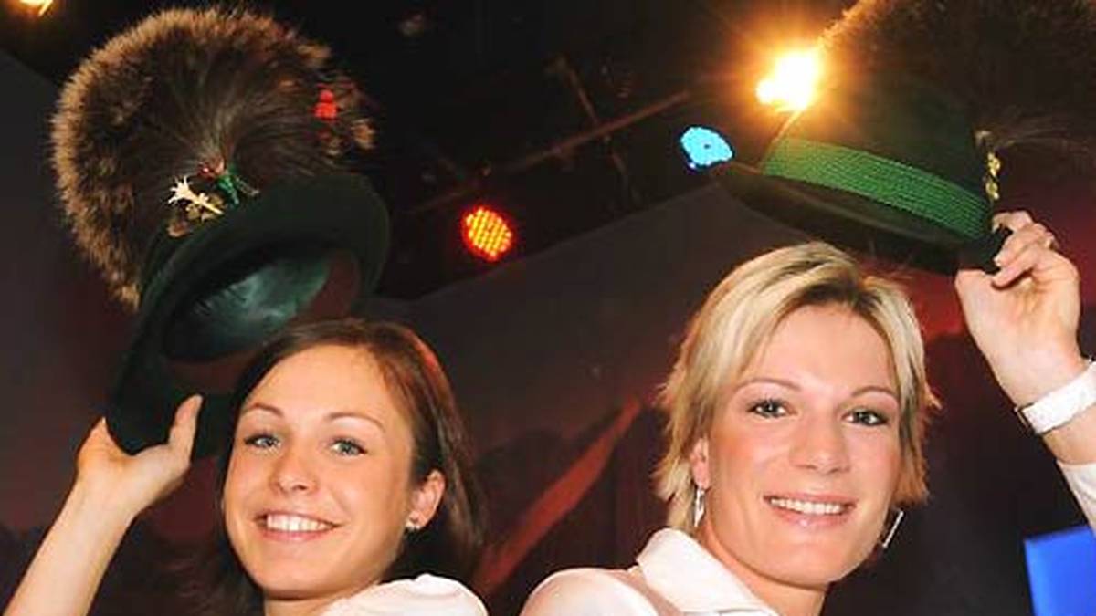 Zusammen mit Skifahrerin Maria Höfl-Riesch (r.) war sie das Gesicht des deutschen Wintersports. Ab dem Sommer 2012 muss Höfl-Riesch diese Rolle alleine wahrnehmen