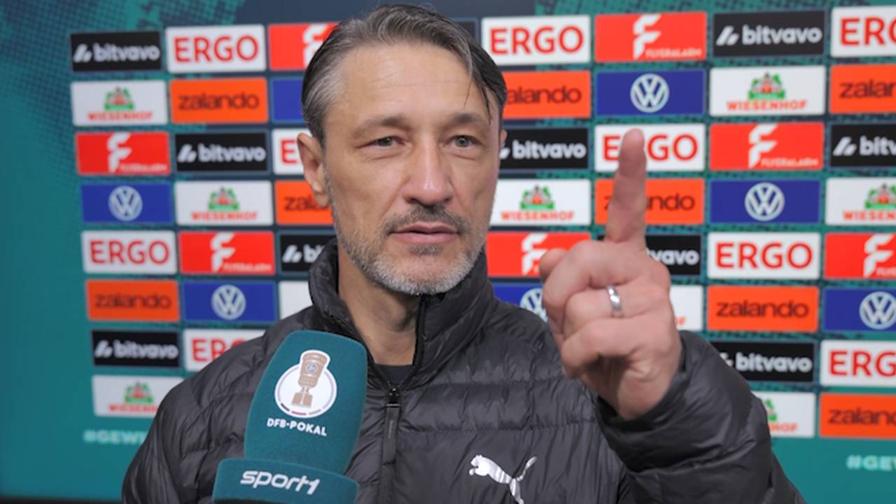 Kuriose Szene! Kovac knöpft sich Schiri vor