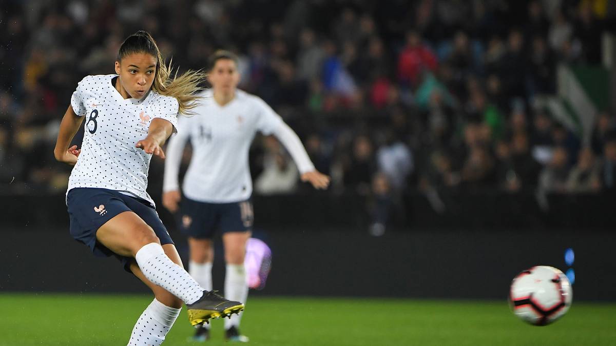 DELPHINE CASCARINO (22/Frankreich): Französische Medien nennen die Flügelspielerin gerne "das Dynamit". Kein Wunder! Pfeilschnell und technisch versiert, sorgt Cascarino häufig für Momente zum Zungeschnalzen. Ihr großes Talent wurde früh entdeckt