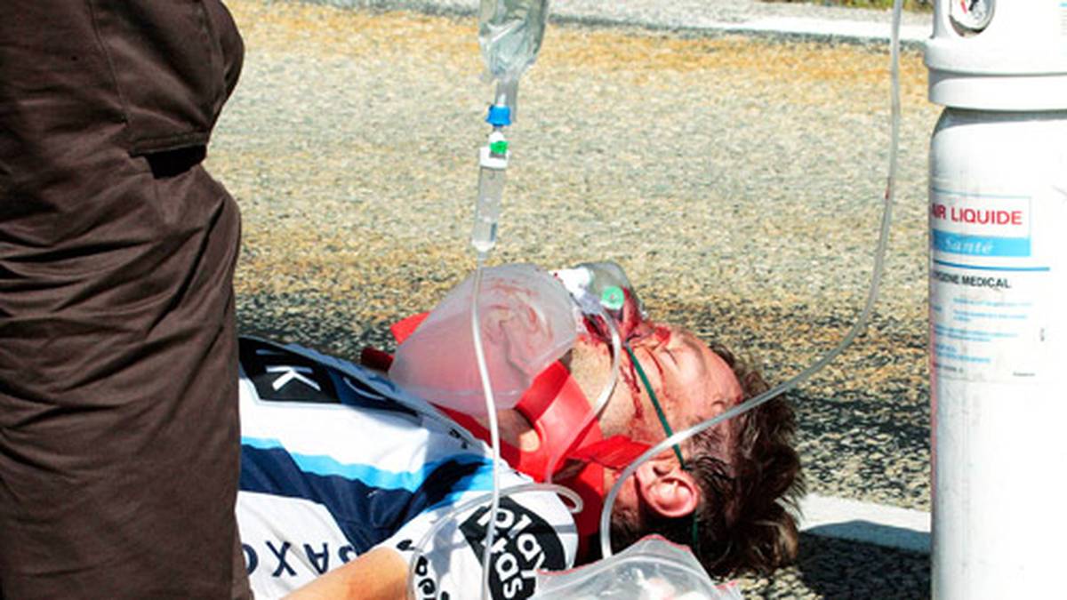 Bei der Tour 2009 stürzt Voigt am 21. Juli auf der 16. Etappe 30 km vor dem Etappenziel in der letzten Abfahrt infolge eines Belagwechsels auf der Straße schwer. Dabei zieht er sich einen Bruch des Jochbeins, eine Gehirnerschütterung und einen Kieferbruch zu. Noch heute bewahrt der Radprofi einen riesiegen Stapel von Briefen mit Genesungswünschen auf, die er danach von zahlreichen Fans erhält