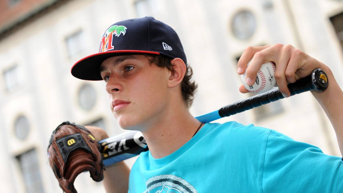 2009 unterschrieb Kepler, der insgesamt 16 Angebote aus der MLB hatte, bei den Minnesota Twins. Allein für die Unterschrift erhielt er einen Bonus von 800.000 US-Dollar - bis 2013 war es die höchste Summe, die ein Spieler außerhalb der USA und Lateinamerikas erhielt. "Ich will den Sprung in die MLB schaffen", kündigte er damals bereits an