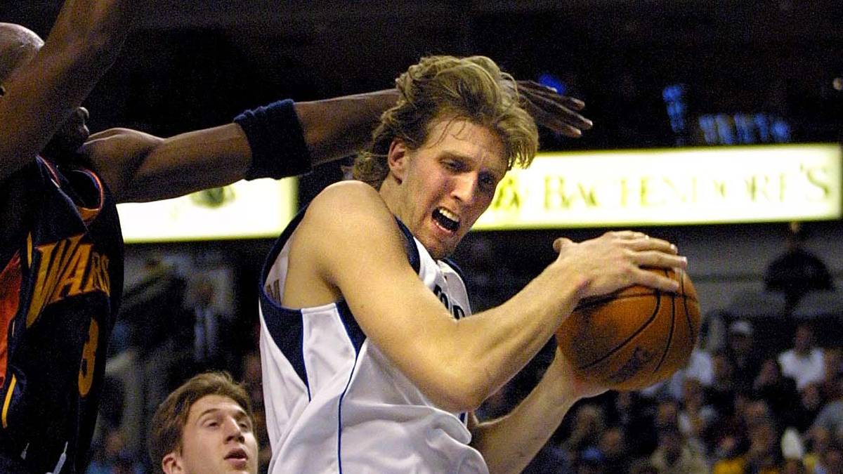REBOUNDS: Nowitzki half seinem Team aber nicht nur mit Punkten. Auch am Brett war er besser als viele in Erinnerung haben. Am 8. April 2019 holte er sich gegen die Memphis Grizzlies seinen 10.000 Defensivrebound, der fünftbeste Wert aller Zeiten. Insgesamt konnte er über 11.000 Rebounds in Regular Seasons holen, womit er knapp hinter Rang 25 liegt