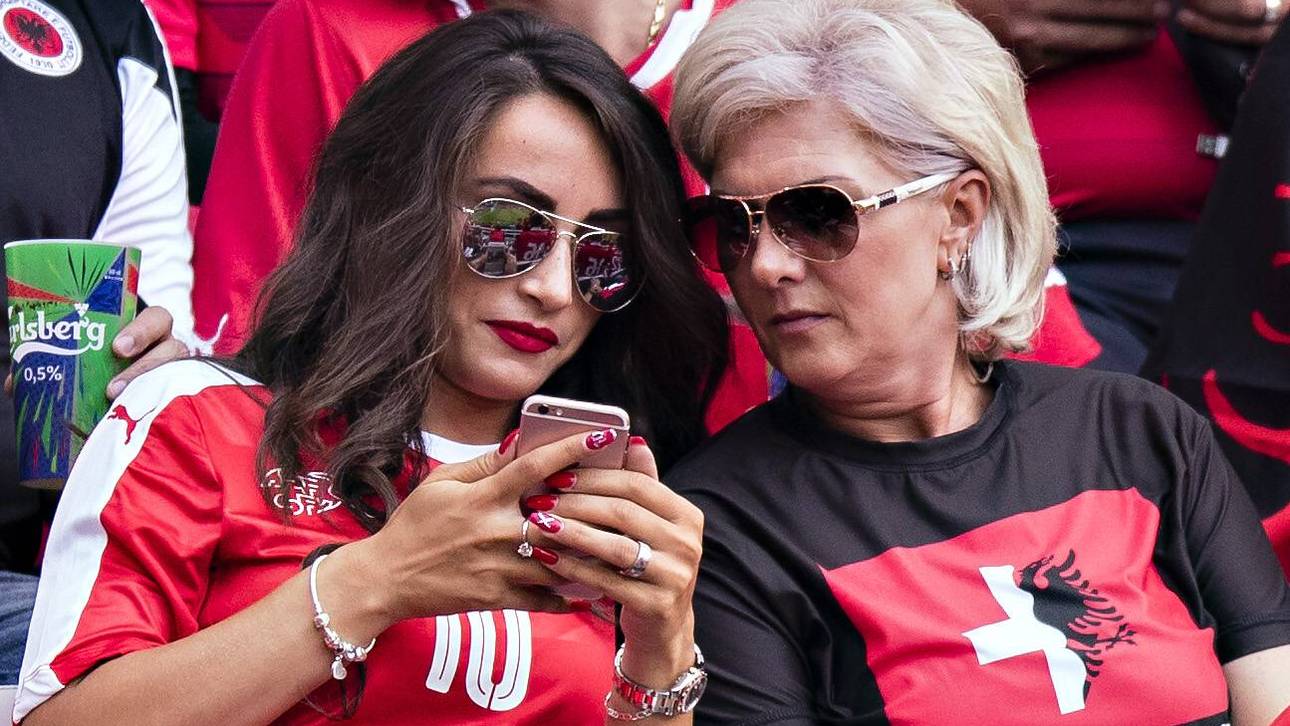 Xhaka-Mutter mit zwei Herzen