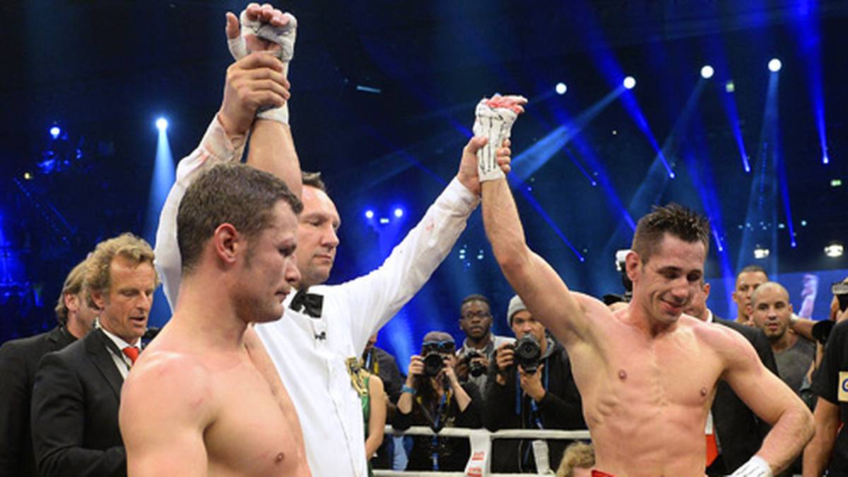 Das Urteil ist überraschend: 115:113, 113:115 und  114:114  werten die Punktrichter - und damit unentschieden. Kein Sieger? Nein, zwei, meinen auch die Kontrahenten