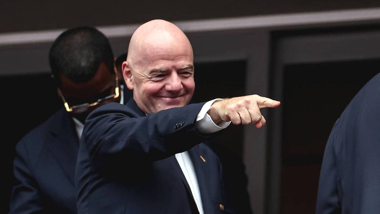 Brisante Frage: Infantino scherzt nur