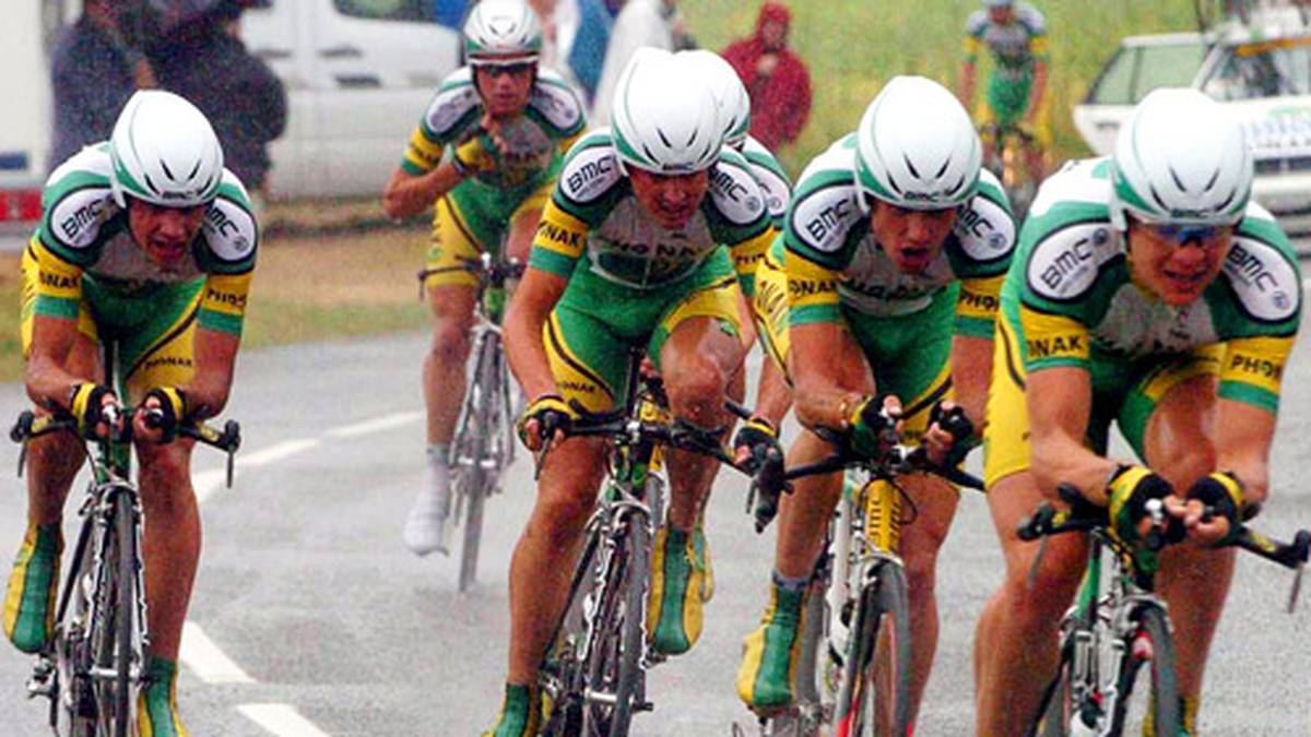 Vor allem Hamilton (li.) kritisiert Voigt scharf. Der US-Amerikaner beschuldigt den Deutschen, ihm bei der Dopingaufklärung in den Rücken zu fallen und sagt, Voigts Erklärung sei das Lächerlichste, was er in seinem Leben gelesen hat. Voigt hatte zuvor erklärt, dass er nie etwas von Doping im Team CSC gehört hat. Auch ohne spezielle Kenntnis darüber ist Hamilton überzeugt, dass auch Voigt selbst gedopt hat