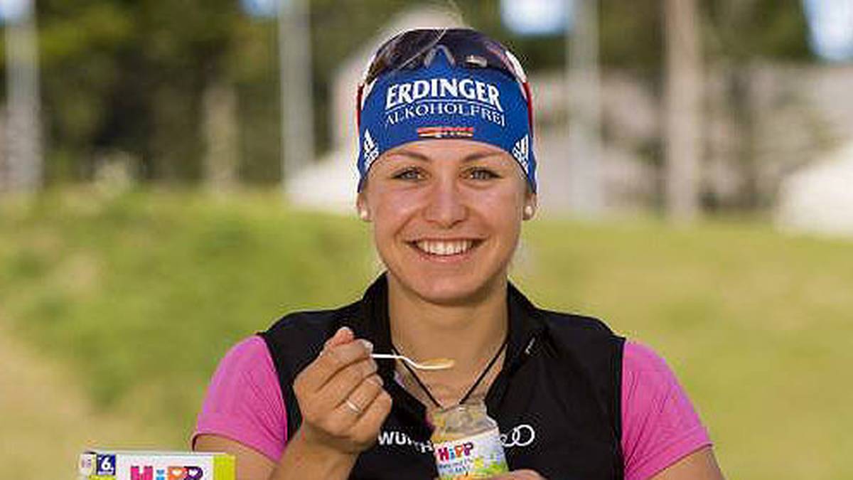 Durch ihre Erfolge und ihre positive Ausstrahlung ist die deutsche Biathletin auch ein begehrtes Werbegesicht