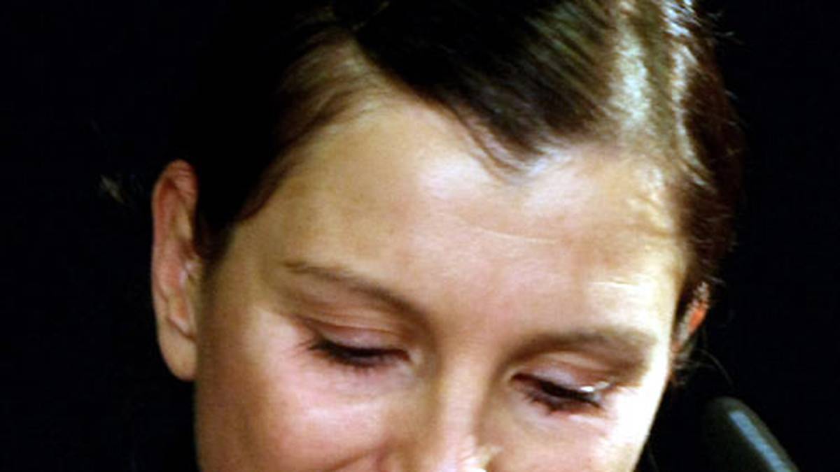 Ehefrau Teresa berichtete, dass ihr Mann schon länger unter Depressionen litt. Teresa kämpfte mit den Tränen und sagte: "Ich habe geglaubt, mit Liebe können wir das durchstehen"