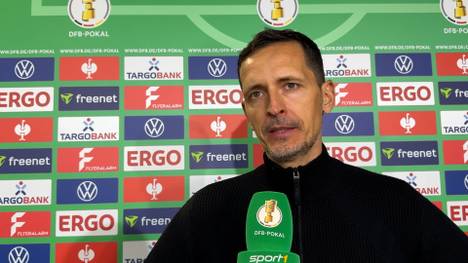 Dino Toppmöller spricht seiner Mannschaft nach dem Pokal-Aus ein großes Lob aus und reagiert auf die Fehlentscheidung des Schiedsrichter-Gespanns.