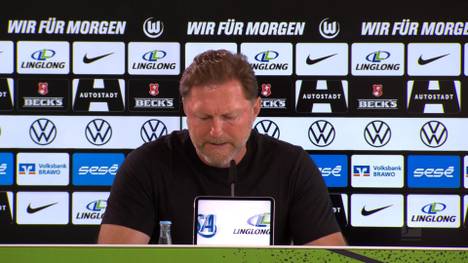 Der VfL Wolfsburg liefert dem FC Bayern zum Auftakt einen guten Fight und verliert am Ende trotzdem mit 2:3. Ralph Hasenhüttl findet deshalb lobende Worte für sein Team.