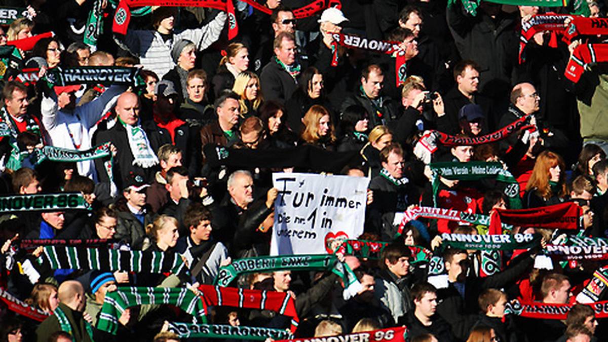 Mehrere zehntausend Menschen strömten zur Abschiedsfeier in die AWD Arena von Hannover