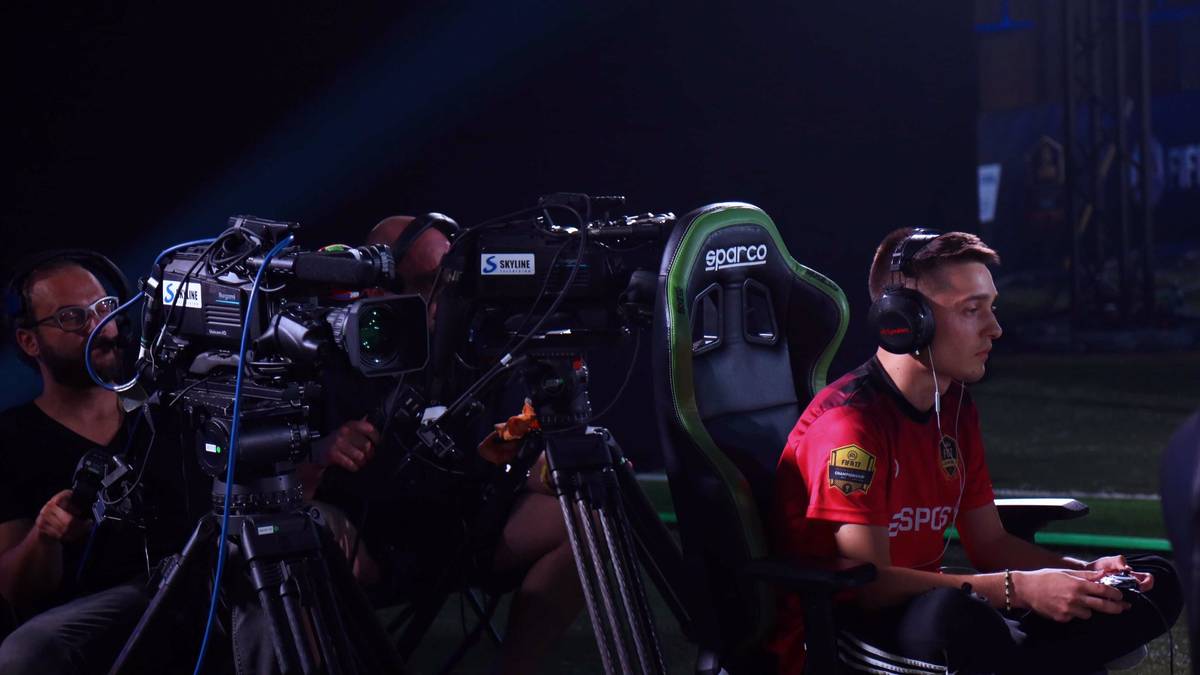 5. Marcel "Marlut" Lutz: Der 20-Jährige war bei FUT Champions im Halbfinale der Xbox One-Division unglücklich ausgeschieden. Für London ist er damit qualifiziert und mit etwas Glück schafft er es dort mindestens genauso weit.